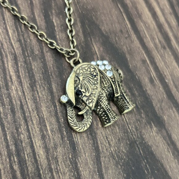 Claire's Elephant Necklace ASO Elena Gilbert - Picture 4 of 10